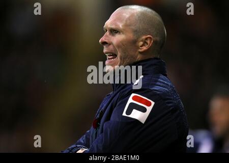 Le nouveau Manager de Blackpool, Michael Appleton, crie des commandes sur la ligne de contact Banque D'Images