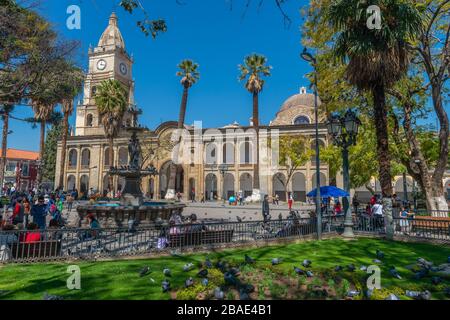 Plaza 14 de Septiembre, ou place principale du 14 septembre avec la cathédrale métropolitaine, la Catedral Metropolitana, Cochabamba, Bolivie, Amérique latine, Banque D'Images