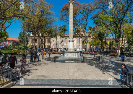 Plaza 14 de Septiembre, ou place principale du 14 septembre avec la cathédrale métropolitaine, la Catedral Metropolitana, Cochabamba, Bolivie, Amérique latine, Banque D'Images
