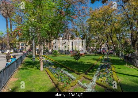 Plaza 14 de Septiembre, ou place principale du 14 septembre avec la cathédrale métropolitaine, la Catedral Metropolitana, Cochabamba, Bolivie, Amérique latine, Banque D'Images