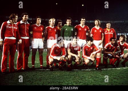 Groupe d'équipe de Nottingham Forest : (back row, l-r) Ian Bowyer, David Needham, Trevor Francis, Kenny Burns, Martin O'Neill, Peter Shilton, Larry Lloyd, Charlie George, John O'Hare; (front row, l-r) Frank Gray, John Robertson, Garry Birtles, viv Anderson, Stan Bowles Banque D'Images