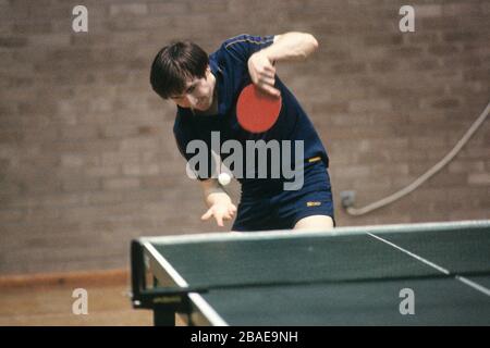 Joueur de tennis de table anglais Paul Day en action. Vers 1980. Banque D'Images