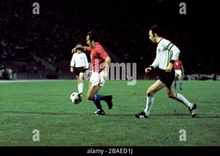 Capitaine de l'Allemagne de l'Ouest Franz Beckenbauer (r) Banque D'Images