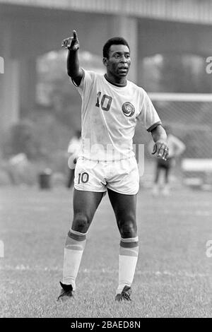 Pele joue pour New York Cosmos lors de ses débuts Banque D'Images