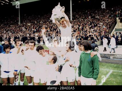 L'équipe de Leeds United célèbre après avoir battu Arsenal L-R: Mick Bates, Paul Madeley, Eddie Gray, Paul Reaney, Johhny Giles, Jack Charlton, Allan Clarke, Billy Bremner, Peter Lorimer, Norman Hunter et David Harvey Banque D'Images