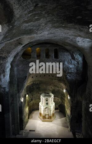 Église Saint Jean à Aubeterre sur Dronne, église souterraine construite au XIIe siècle Banque D'Images