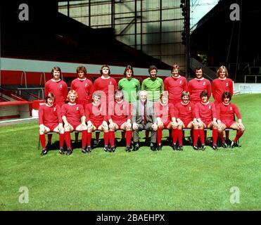 Équipe de Liverpool : (back row, l-r) Chris Lawler, Phil Boersma, Larry Lloyd, Ray Clemence, Frank Lane, John Toshack, Ray Kennedy, Phil Thompson; (front row, l-r) Brian Hall, Alec Lindsay, Ian Callaghhan, Tommy Smith, directeur Bill Shankly, Emlyn Hughes, Steve Heighway, Peter Keegack Banque D'Images