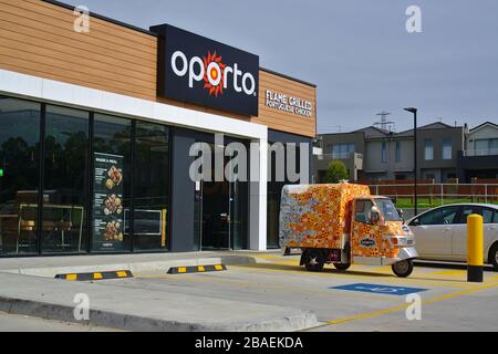 Cranbourne, VIC / Australie - 18 déc 2018 : Porto Shop front et son véhicule de livraison Banque D'Images