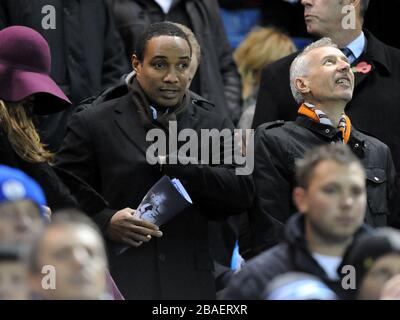Paul Ince dans les stands pour regarder le jeu entre Sheffield Wednesday et Blackpool. Banque D'Images