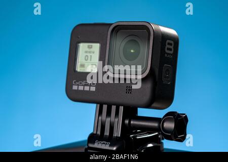 NOVI SAD, SERBIE - 21 FÉVRIER. 2020: GoPro Hero 8 caméra d'action noire capable d'enregistrer des images pf en 4 K 60 ips, éditorial d'illustration Banque D'Images