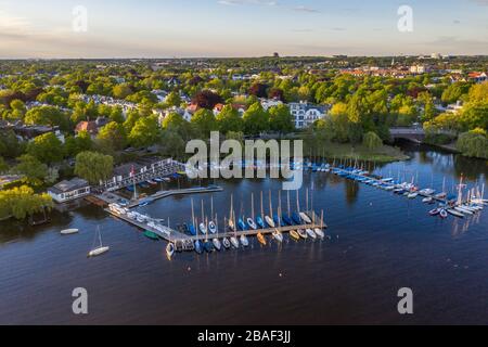 Vue aérienne de la scène d'atterrissage sur le lac Alster à Hambourg Banque D'Images