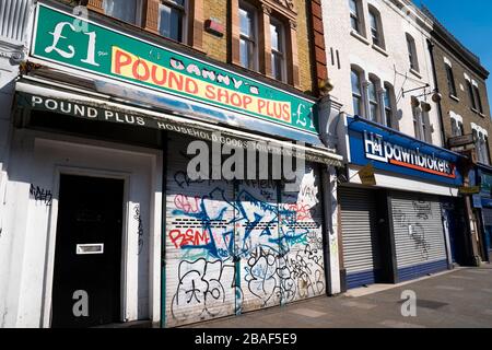 Les entreprises de Deptford High St, Londres, Royaume-Uni ont fermé leurs portes en raison de Coronavirus. Banque D'Images