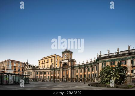 Italie, Naples: Mars 2020 - ville vide pendant le verrouillage en raison de Coronavirus - Piazza Dante Banque D'Images