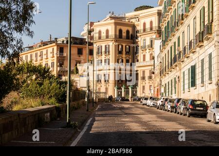 Italie, Naples: Mars 2020 - ville vide pendant le verrouillage en raison de Coronavirus - via Posillipo Banque D'Images