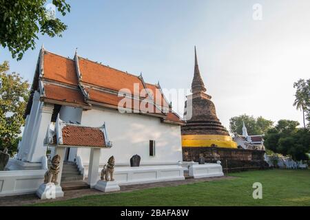 Le temple Wat Tra Phang Thong dans le parc historique de Sukhothai dans le Provin Sukhothai en Thaïlande. Thaïlande, Sukhothai, novembre 2019 Banque D'Images