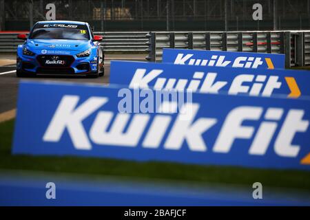 Senna Proctor (GBR) - Excelr8 Motorsport Hyundai i30 Fastback N Performance à la journée des médias Silverstone BTCC Banque D'Images