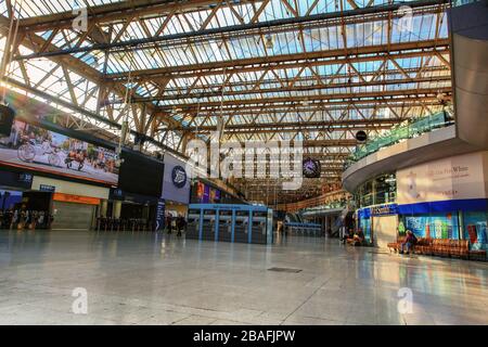 Une gare déserte de Waterloo, à l'heure de pointe, en raison de la pandémie de coronavirus. 26 mars 2020. Londres, États-Unis Banque D'Images