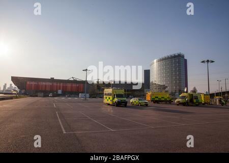 Excel, Londres, Royaume-Uni. 27 mars 2020. Un nouvel hôpital sera ouvert pour fournir un soutien à des milliers de patients en plus atteints de coronavirus, avec une capacité de contenir jusqu'à 4 000 patients, a annoncé le NHS. Aujourd'hui, le centre Excel a été clôturé. Crédit: Marcin Nowak/Alay Live News Banque D'Images