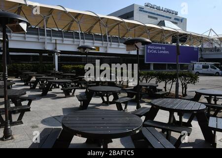 Londres, Royaume-Uni. 27 mars 2020. Café vide au centre d'exposition Excel London, Londres, Royaume-Uni. 27 mars 2020. Crédit: Nils Jorgensen/Alay Live News Banque D'Images