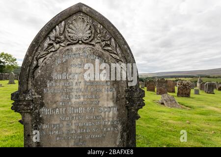 Le pierre tombale pour le privé à Scottish Rifles est mort en France 1918, le vieux cimetière de Castleton, Newcastleton, le cimetière de St Martin, Byreholm, Castleton, Roxb Banque D'Images