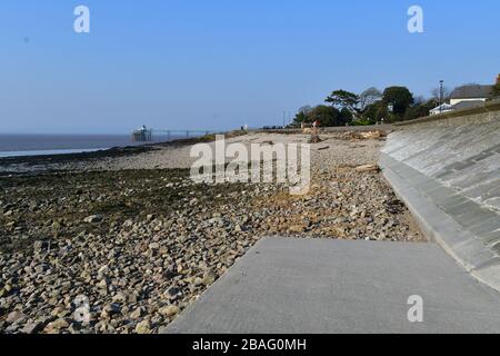 Bristol, Royaume-Uni. 27 mars 2020. Blocage du virus UK.Covid-19. Conseils pour rester à la maison.très peu de personnes sont vues sur le front de mer et la marina de Clevdon un après-midi de printemps, après un verrouillage du gouvernement. Crédit photo : Robert Timoney/Alay Live News Banque D'Images