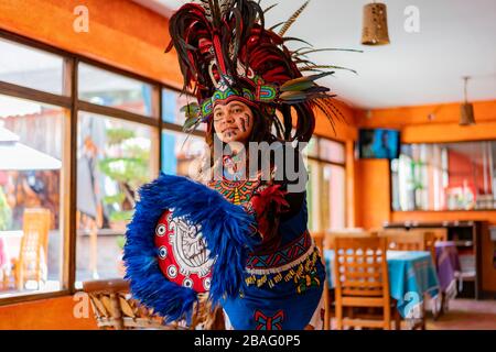 Teotihuacan, 17 FÉVRIER 2017 - spectacle traditionnel vêtu d'Indiens Banque D'Images