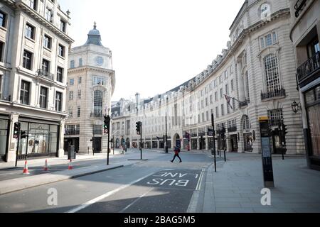 Londres, Royaume-Uni. 27 mars 2020. Les rues du centre-ville de Londres sont presque vides après que le Premier ministre Boris Johnson ait imposé un verrouillage national à la pandémie de coronavirus qui s'est rapidement propagée, à Londres, le vendredi 27 mars 2020. Le premier ministre Boris Johnson a annoncé aujourd'hui qu'il s'auto-isole après avoir testé le coronavirus positif. Photo de Hugo Philpott/UPI crédit: UPI/Alay Live News Banque D'Images