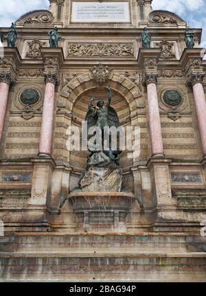 Fontaine Saint Michel à Paris, France Banque D'Images