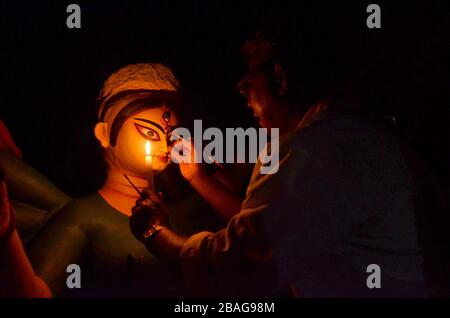 durga idol peinture oculaire au kumartuli kolkata Banque D'Images