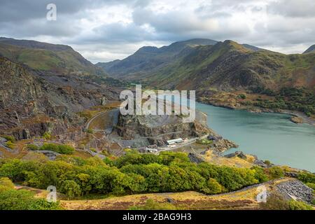 Point de vue élevé au-dessus de la carrière de Dinorwic Slate, Llanberis, Pays de Galles. Banque D'Images