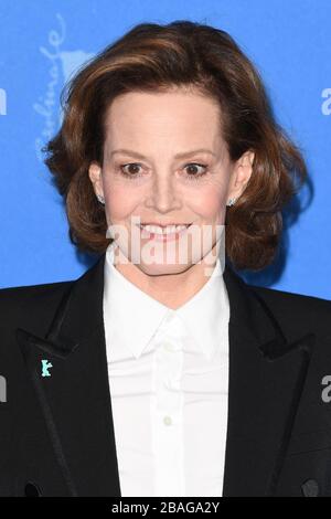 Sigourney Weaver assiste à un photocrate pour mon année de Salinger au cours du 70ème Festival du film de Berlin, Grand Hyatt Berlin, Allemagne. © Paul Treadway Banque D'Images