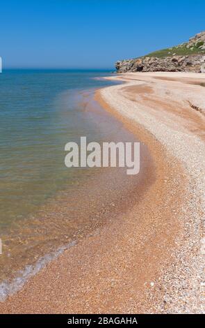 Paysage d'été avec la côte de la mer Banque D'Images