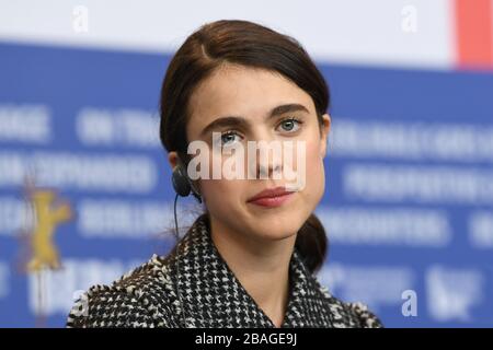 Margaret Qualley assiste à la conférence de presse pour mon année de Salinger au cours du 70ème Festival du film de Berlin au Grand Hyatt Berlin. © Paul Treadway Banque D'Images