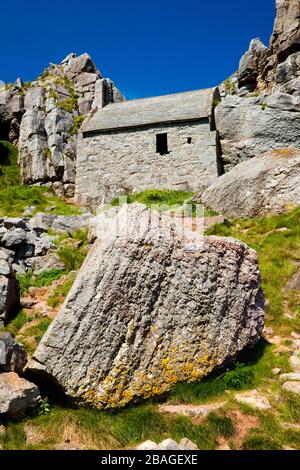 Chapelle St Govans, Pembrokeshire Coast, Pembrokeshire, West Wales, Royaume-Uni Banque D'Images