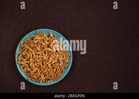 Viande de soja séchée (gros plan) sur fond de lin Banque D'Images