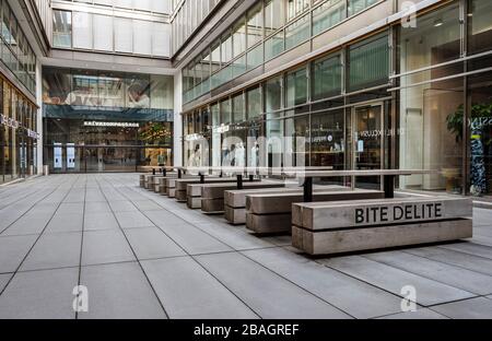 Bavière-Munich-Allemagne, 27. Mars 2020: Magasins et magasins vides à Fünf Höfe, Munich en raison de l'arrêt dû au virus corona Banque D'Images