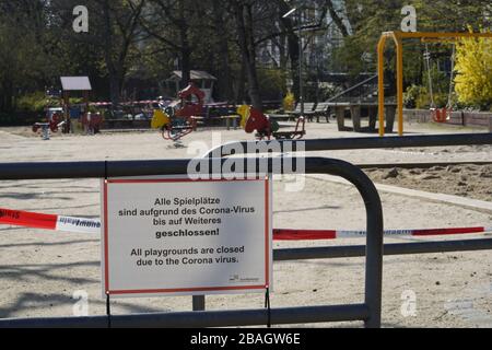 Parc de jeux fermé à Francfort en Allemagne en raison de Covid-19 Banque D'Images