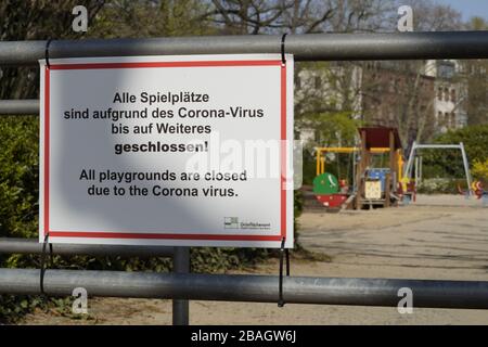 Parc de jeux fermé à Francfort en Allemagne en raison de Covid-19 Banque D'Images