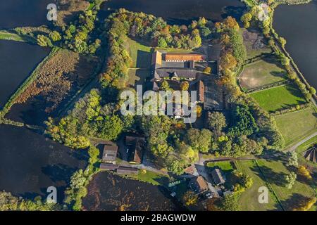 Château Rietberg et Rietberger Fischteiche, 26.10.2013, vue aérienne, Allemagne, Rhénanie-du-Nord-Westphalie, Rietberg Banque D'Images