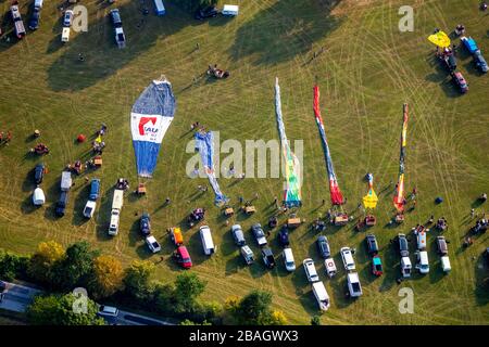 Réunion en montgolfière, international Montgolfiade par la brasserie Warstein, 30.08.2019, vue aérienne, Allemagne, Rhénanie-du-Nord-Westphalie, Sauerland, Warstein Banque D'Images