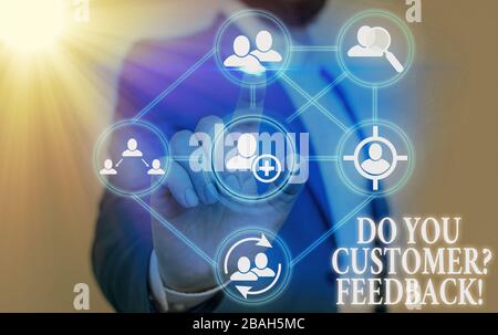 Notez par écrit que vous connaissez votre question client. Concept d'affaires pour le service identifier les clients avec des informations Banque D'Images