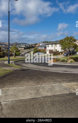 Une rue de banlieue vide pendant le verrouillage de COVID 19 en Nouvelle-Zélande Banque D'Images