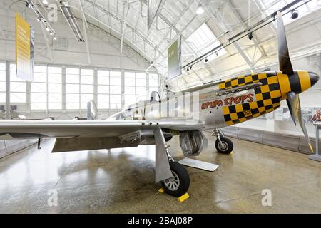 Le 19 SEPTEMBRE 2015, EVERETT, WA : une Mustang P-51 D entièrement aérienne en Amérique du Nord exposée dans un musée de la région de Seattle. Banque D'Images