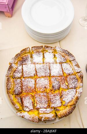 excellent gâteau à la crème et aux pommes, fait selon la tradition de notre grand-mère Banque D'Images