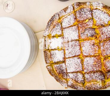 excellent gâteau à la crème et aux pommes, fait selon la tradition de notre grand-mère Banque D'Images