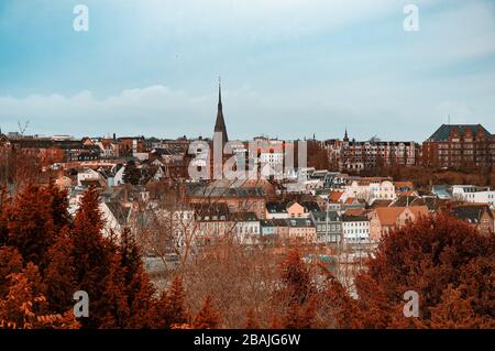 Vue aérienne de la vieille ville en Allemagne. Automne à Flensburg. Banque D'Images