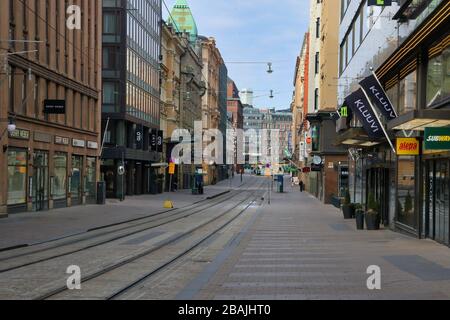 Helsinki, Finlande. 28 mars 2020. Aleksanterinkatu, l'une des rues commerçantes les plus fréquentées d'Helsinki, est très calme en raison de la pandémie de coronavirus.