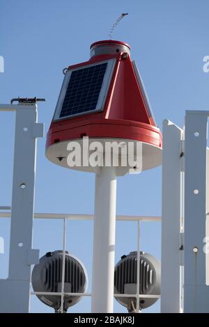 Eclairage portuaire à énergie solaire, Pays-Bas Banque D'Images