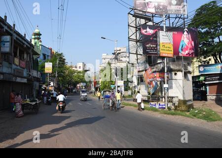 Howrah, Inde. 28 mars 2020. Aucun véhicule public n'est vu sur la route d'Andul le matin le 4ème jour de 21 jours de verrouillage total à l'échelle nationale en Inde en raison d'une mesure visant à empêcher la propagation du récent Novel Coronavirus (COVID-19). (Photo de Biswarup Ganguly/Pacific Press) crédit: Pacific Press Agency/Alay Live News Banque D'Images