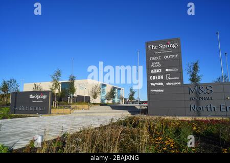 vue sur le parc de détail de springs thorpe park leeds royaume-uni Banque D'Images